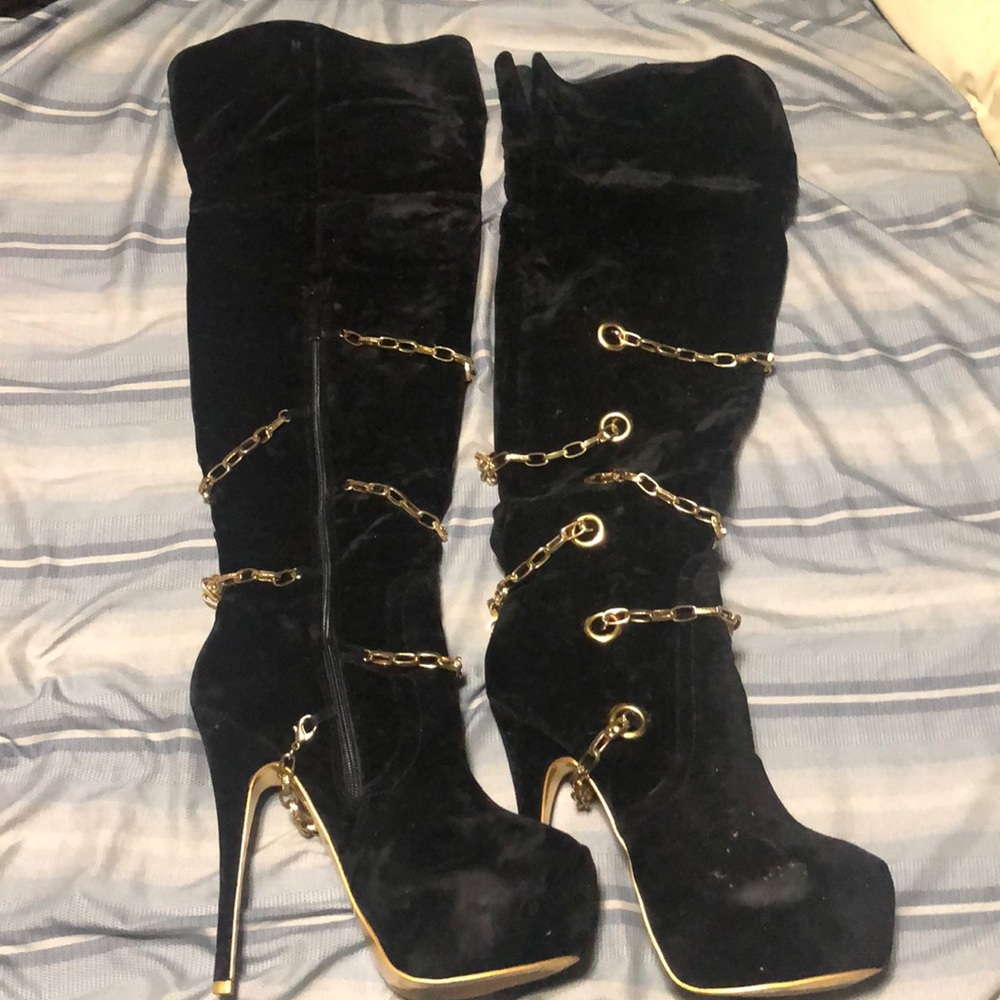 Black boots with gold chain and bottoms